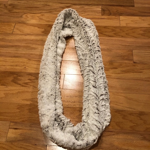 Accessories - Faux Fur Scarf